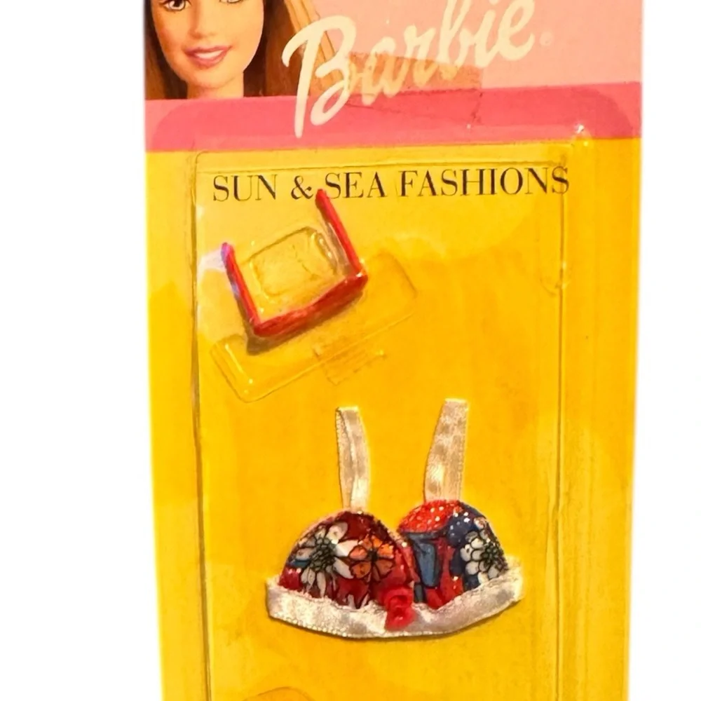 🔵 3/ $15 - Barbie Vibrant Sun & Sea Fashions Floral Fashion Set